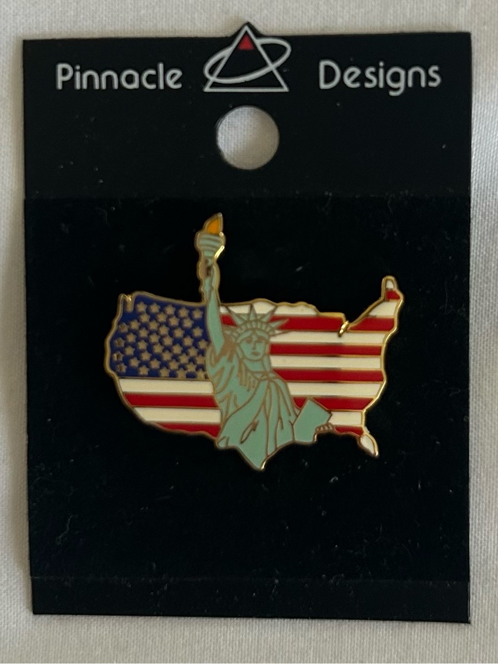 Lapel Pin America USA STATUE OF LIBERTY Enameled Metal Pinnacle Designs NOC